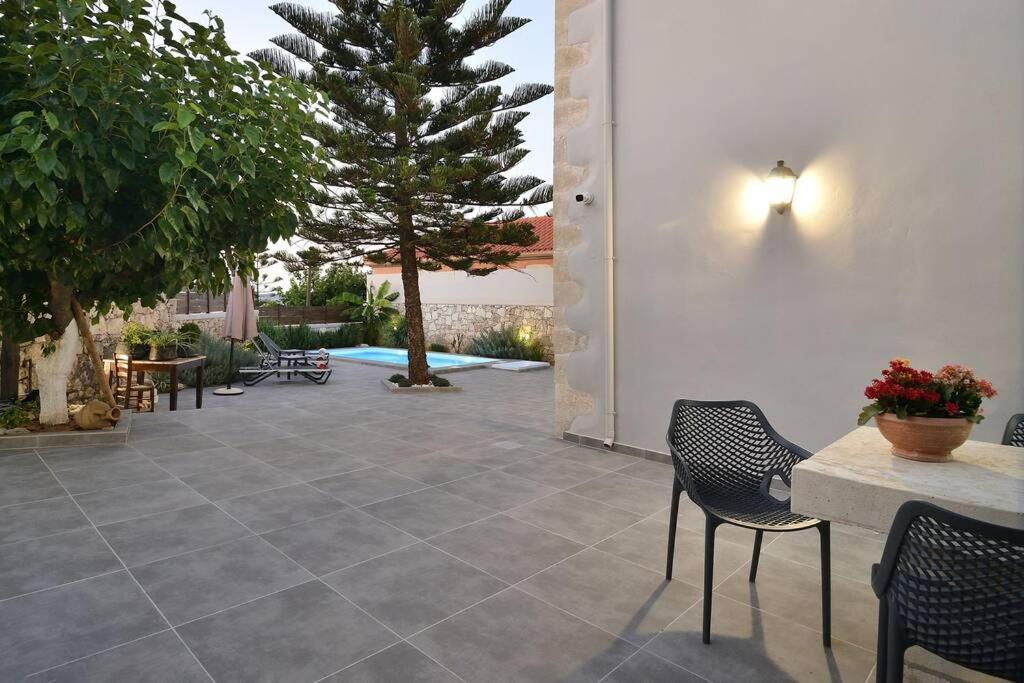 Villa Christini A Luxury Villa With Amazing Views Tzitzifés Exterior foto